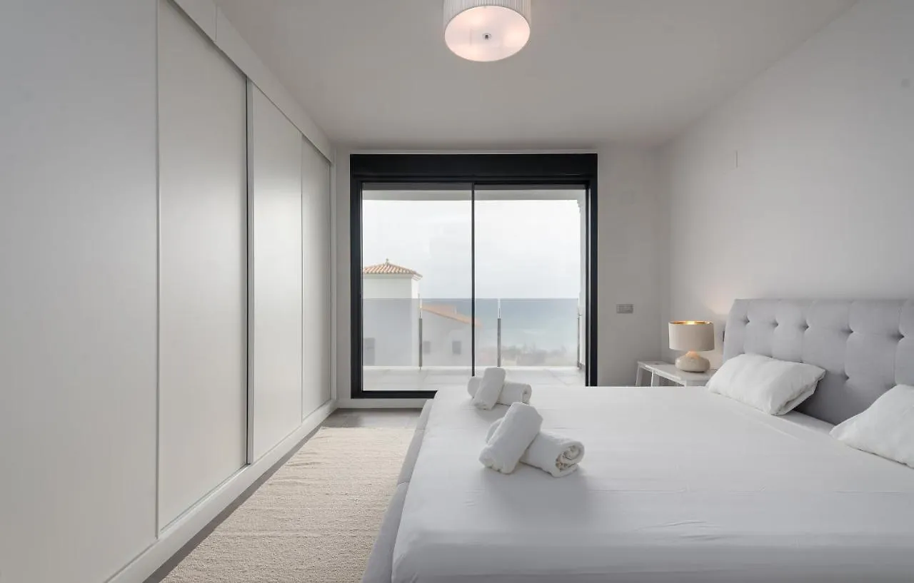 Luxurious Apartment With Sea Views Blue Suites B2-103 마닐바 홈스테이