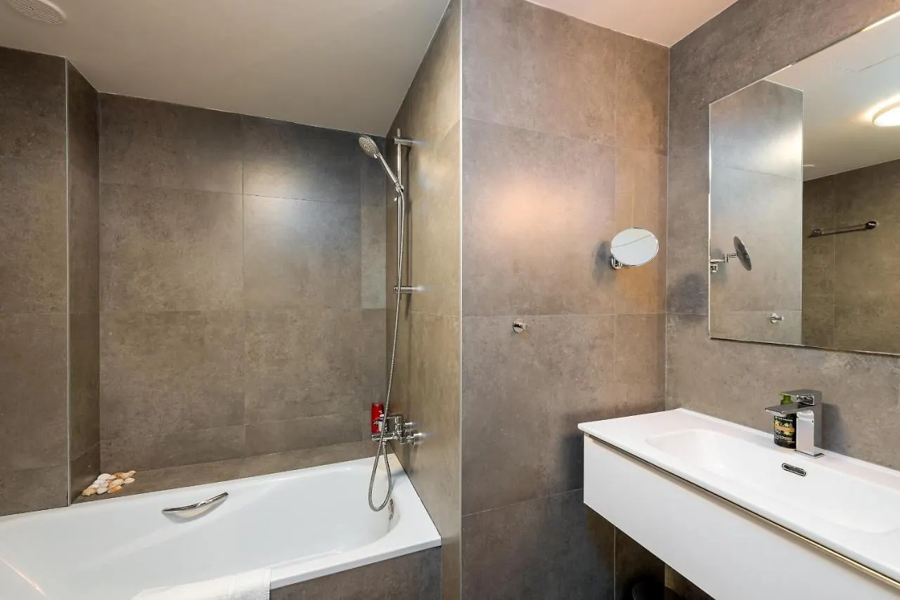 Luxurious Apartment With Sea Views Blue Suites B2-103 마닐바