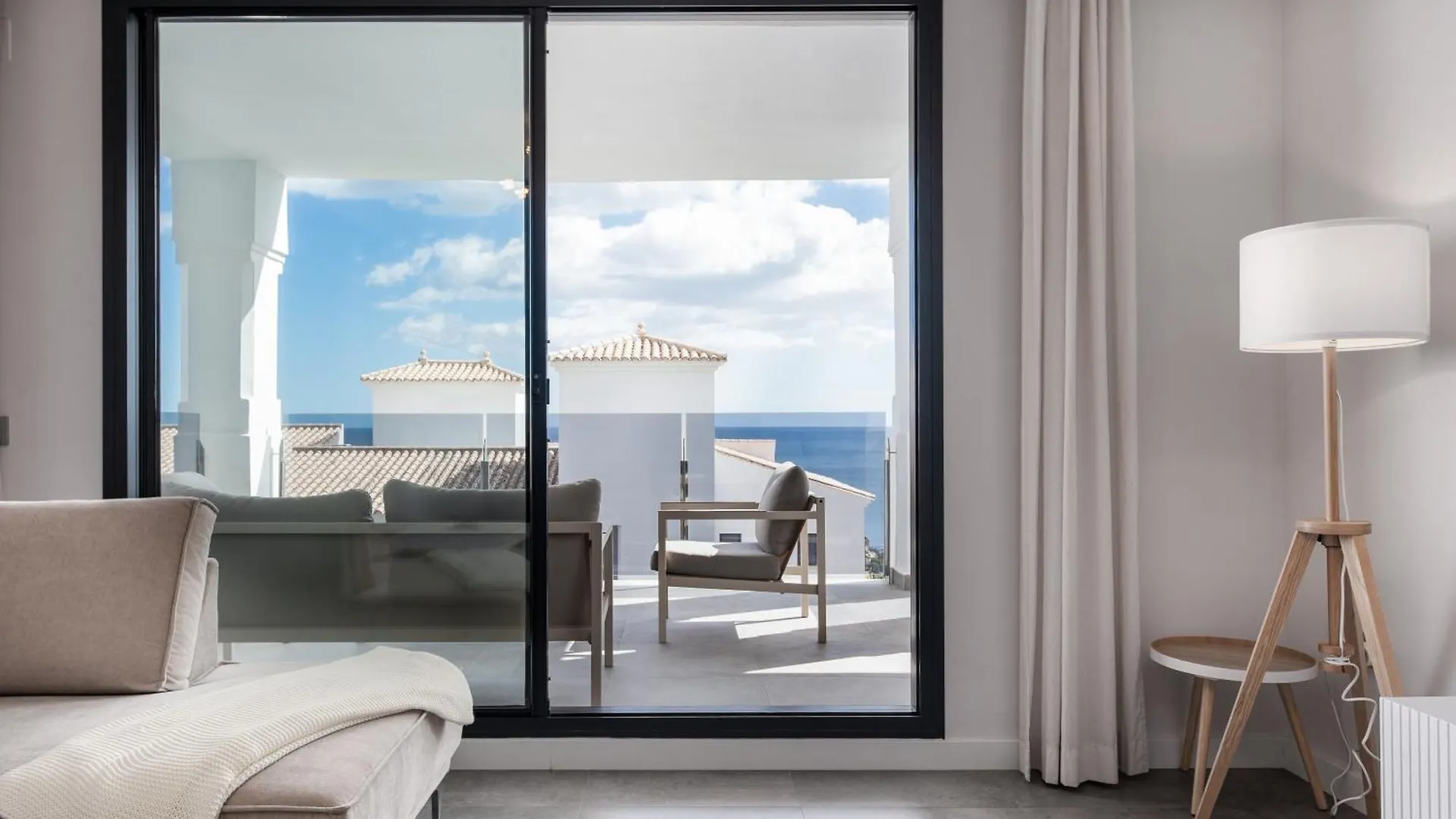 Luxurious Apartment With Sea Views Blue Suites B2-103 마닐바